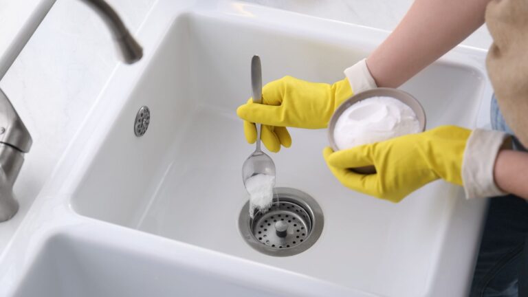 Unclog Drain without a Plunger: Discover Natural Solutions!