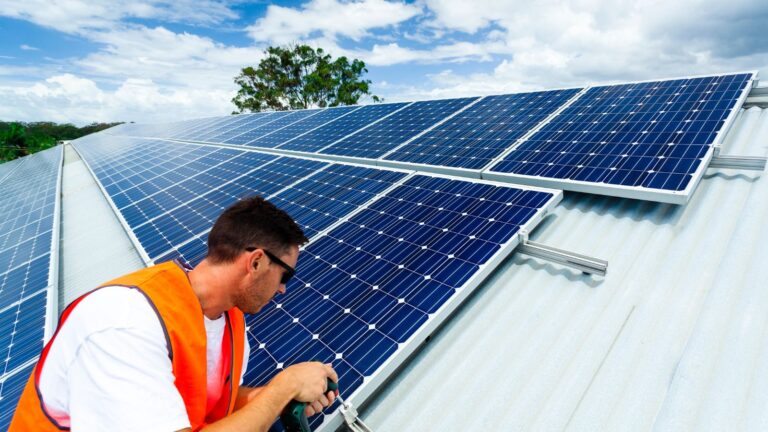 Solar Panel Installation Guide: Mastering Energy Efficiency!