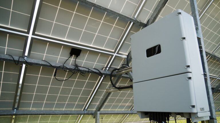 The Ultimate Guide to Solar Backup Power: No More Blackouts!