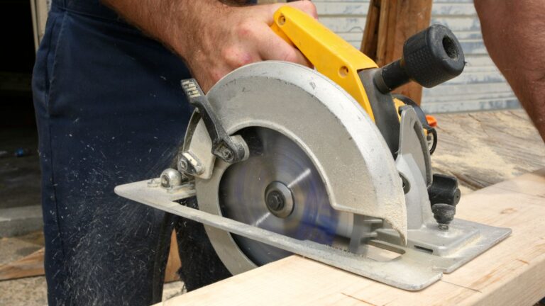 Compact Circular Saw: The Ultimate Tool for Precision Cuts