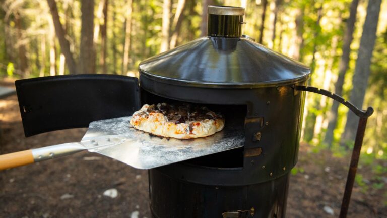 Off-Grid Wood Ovens: Master Perfect Campfire Cooking!