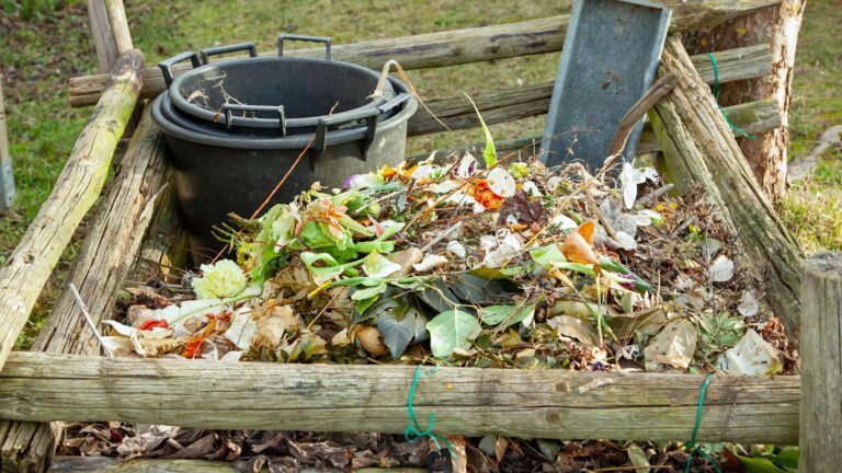 The Expert’s Guide to Building a Top-Quality Compost Pile